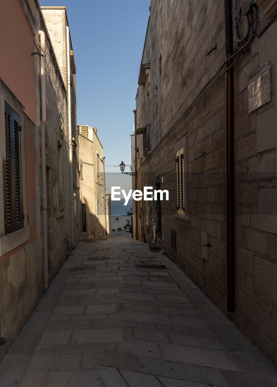 NARROW ALLEY BETWEEN BUILDINGS