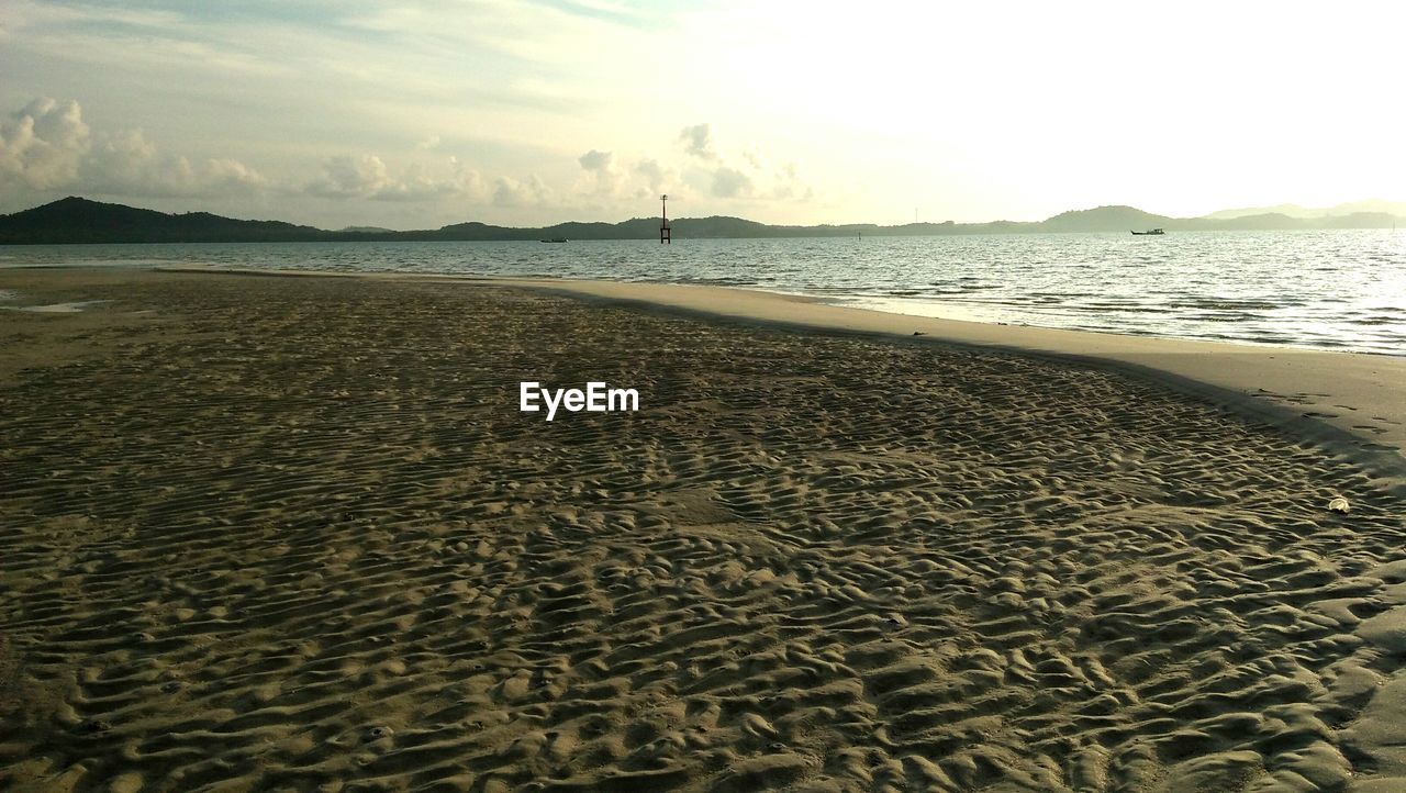 SCENIC VIEW OF SEA SHORE AGAINST SKY