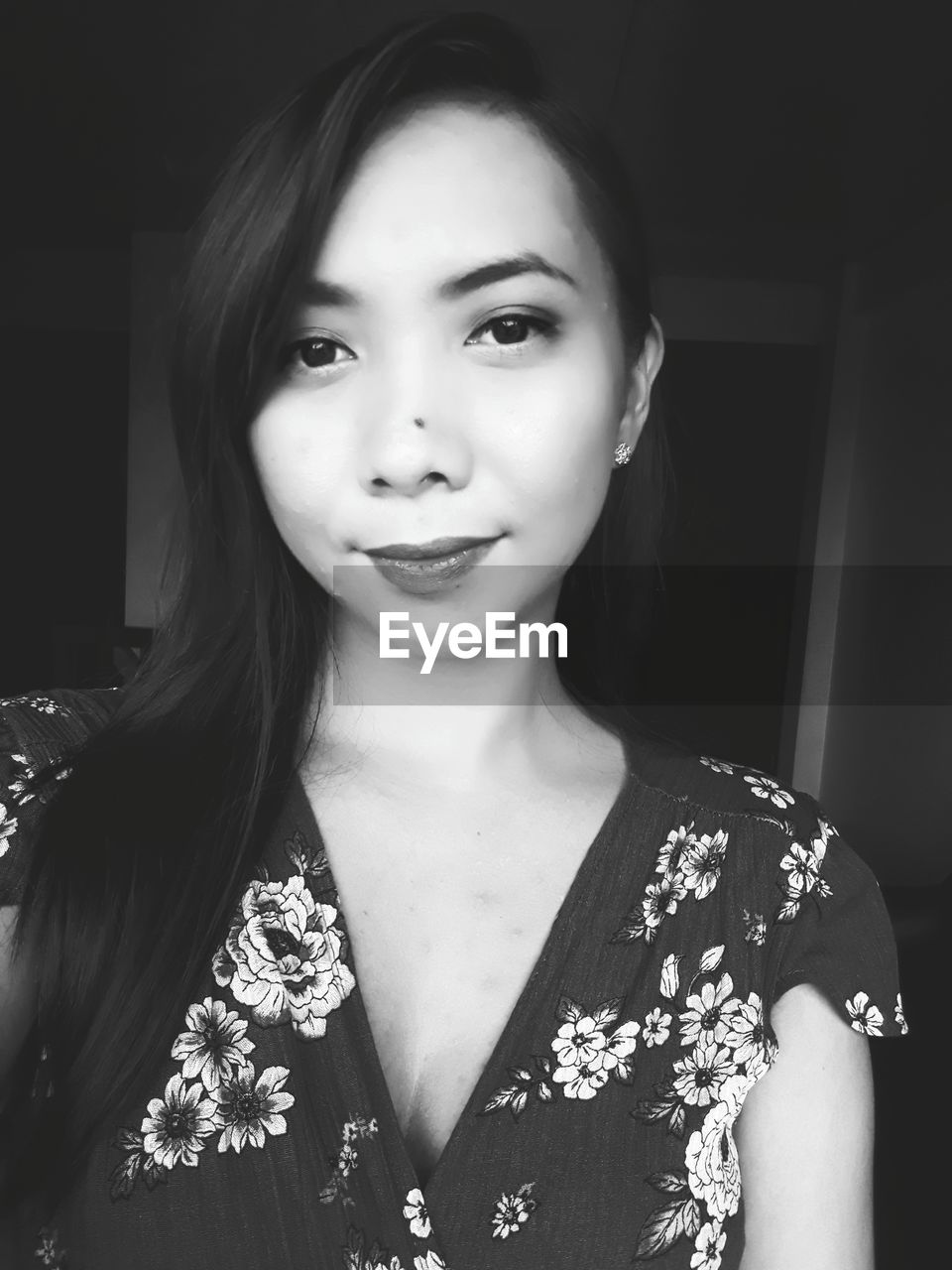 PORTRAIT OF YOUNG WOMAN