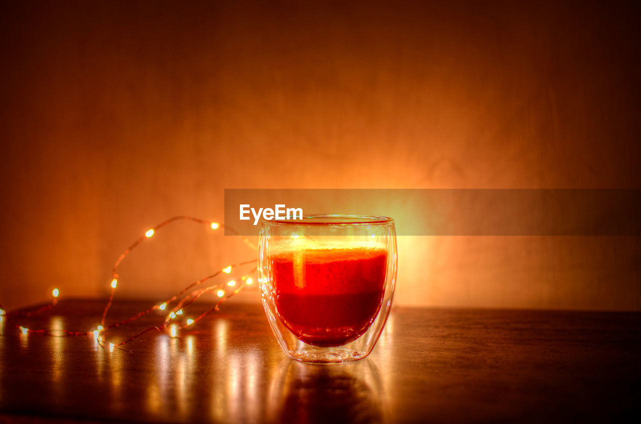 CLOSE-UP OF GLASS OF WINE ON TABLE