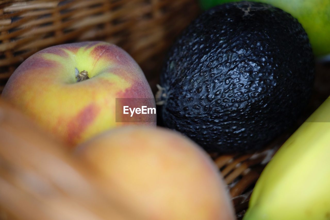 CLOSE-UP OF FRUITS