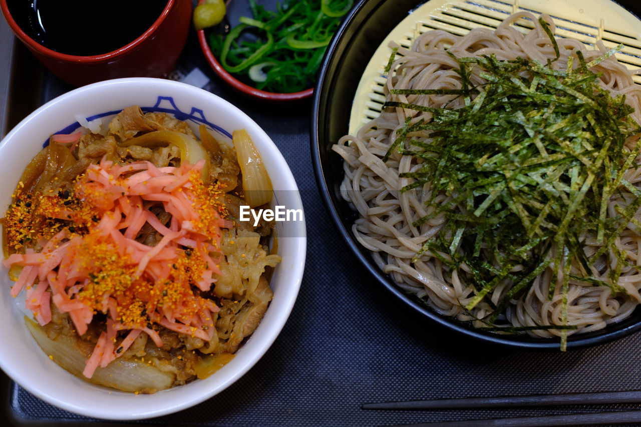 HIGH ANGLE VIEW OF FOOD IN BOWL