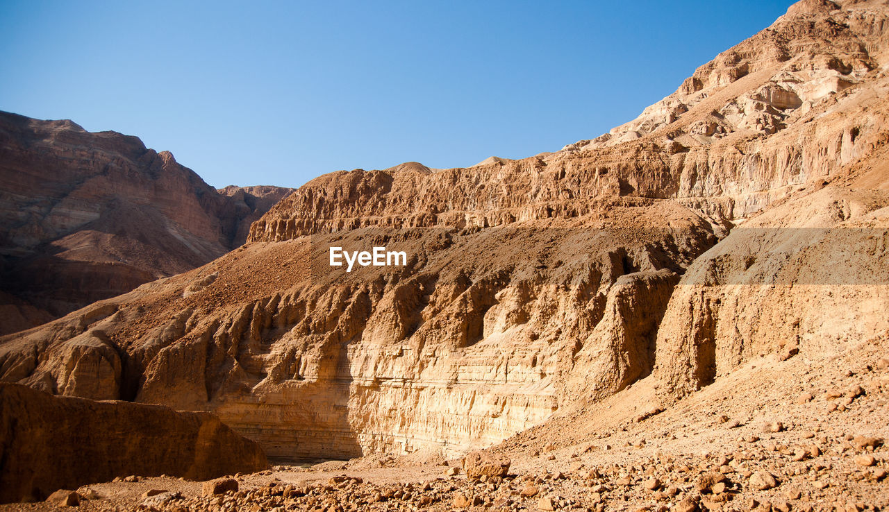 SCENIC VIEW OF MOUNTAIN AGAINST CLEAR SKY