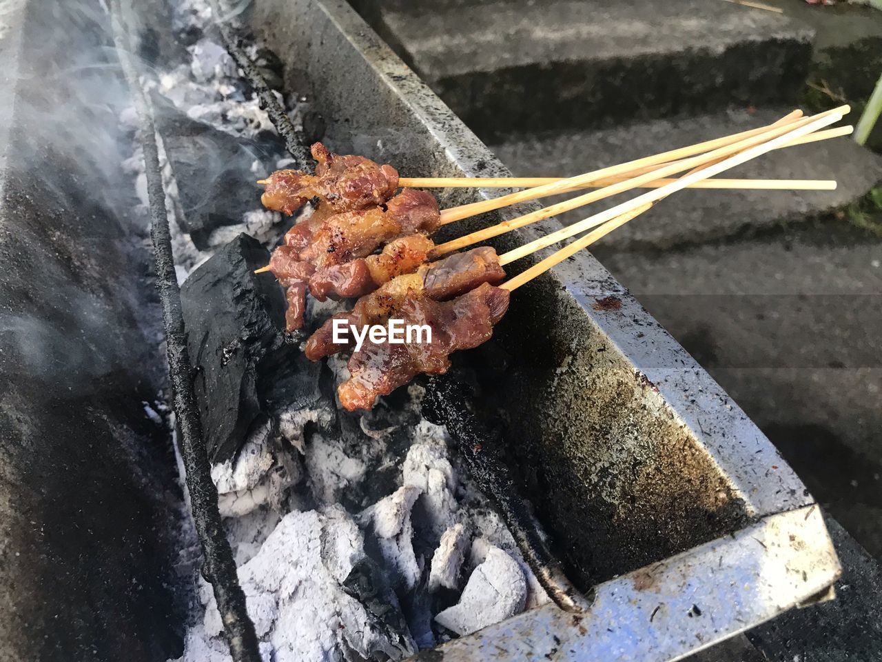 HIGH ANGLE VIEW OF FOOD ON BARBECUE