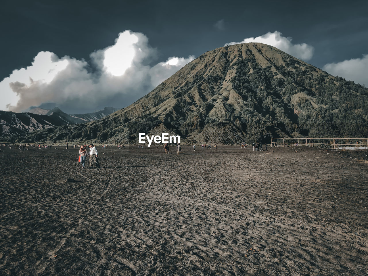 PANORAMIC VIEW OF PEOPLE ON MOUNTAIN