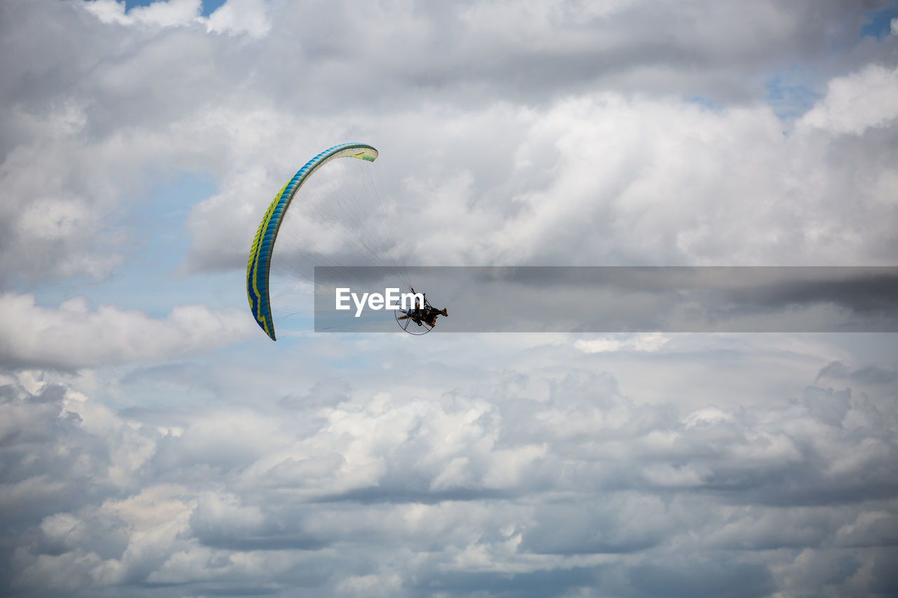 LOW ANGLE VIEW OF PARAGLIDING AGAINST SKY