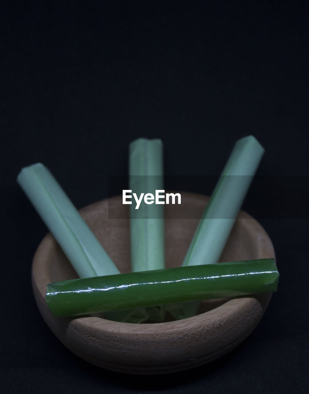 green, studio shot, black background, food, food and drink, indoors, wellbeing, no people, healthy eating, ceramic, vegetable, bowl, still life, freshness, group of objects, close-up