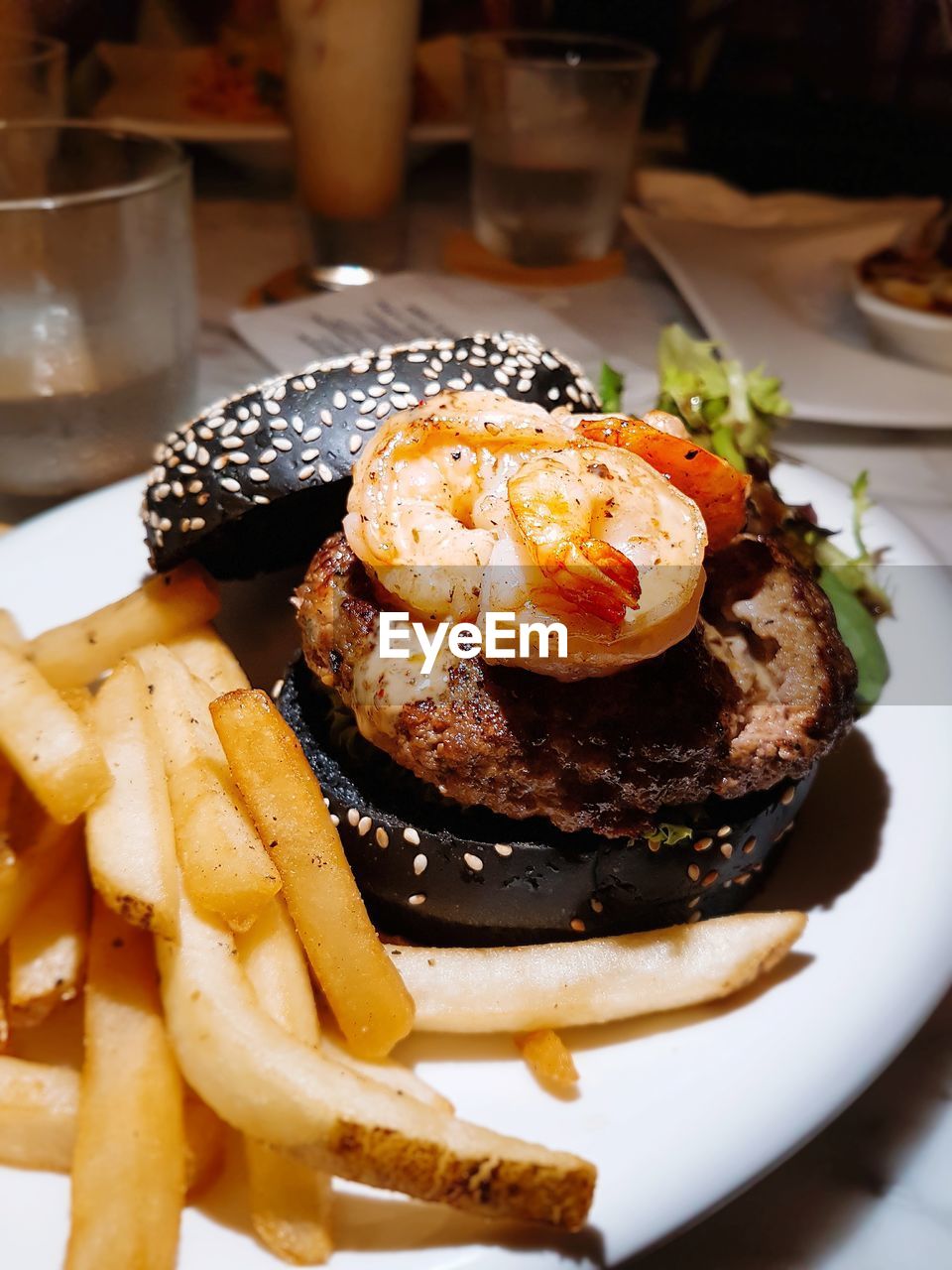 CLOSE-UP OF BURGER ON TABLE