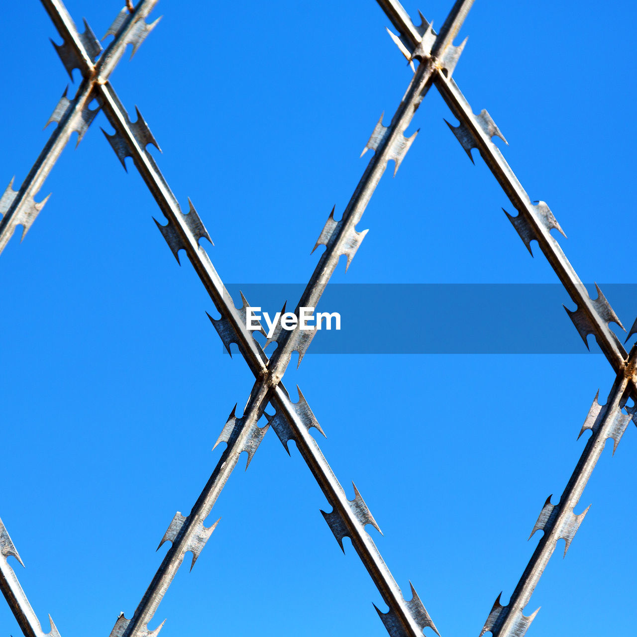 LOW ANGLE VIEW OF CRANE AGAINST CLEAR SKY