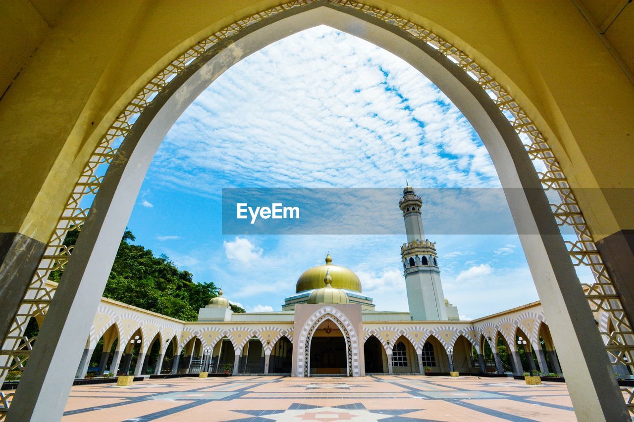 Beautiful design of mosque in malaysia 