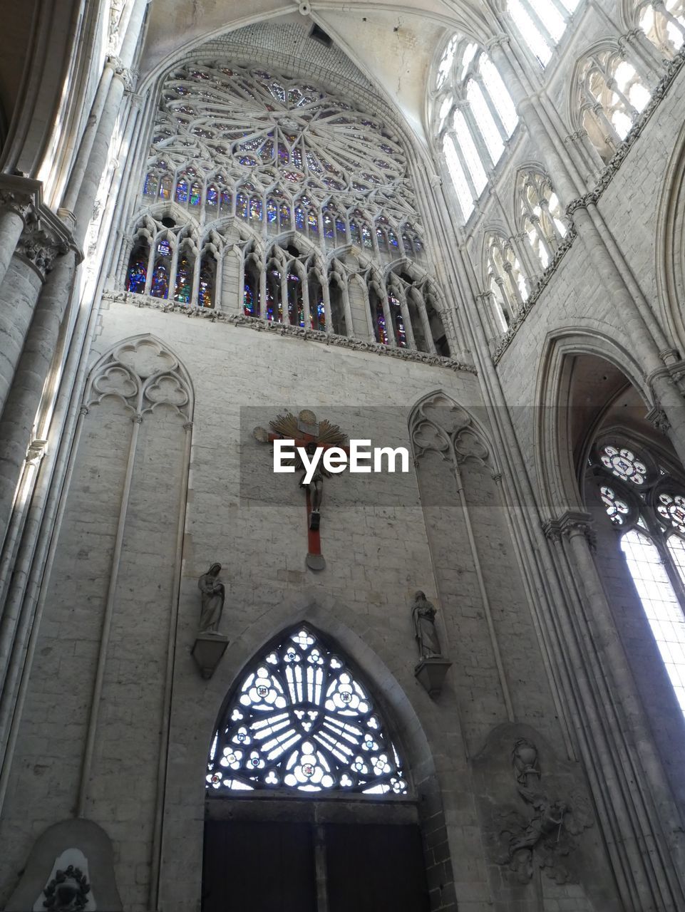 LOW ANGLE VIEW OF CEILING OF HISTORIC CHURCH