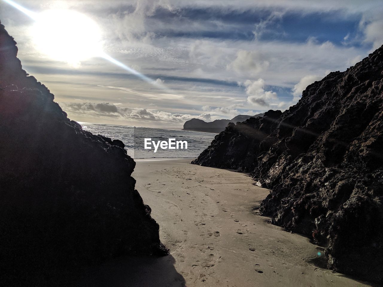 PANORAMIC VIEW OF BEACH AGAINST SKY