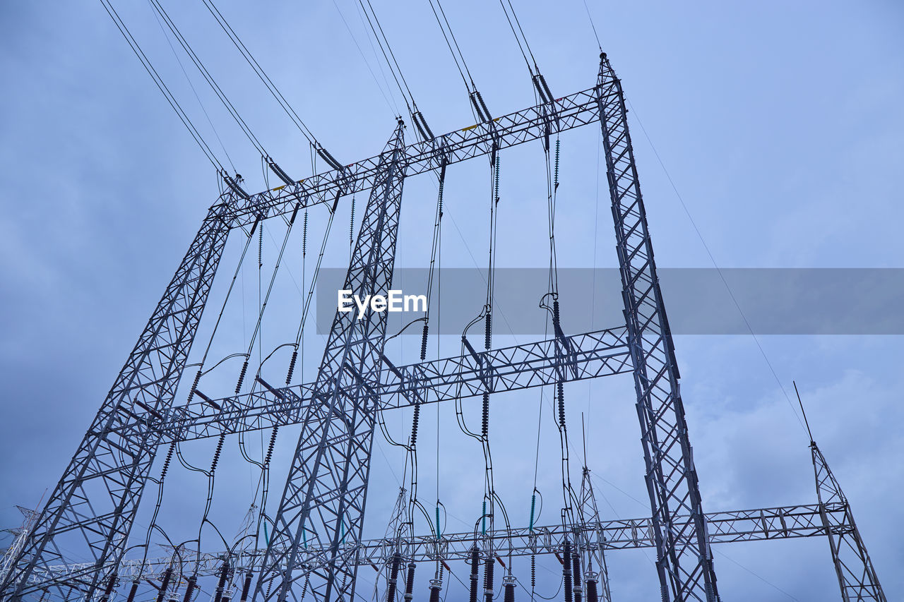 LOW ANGLE VIEW OF ELECTRICITY PYLON AGAINST SKY DURING SUNSET