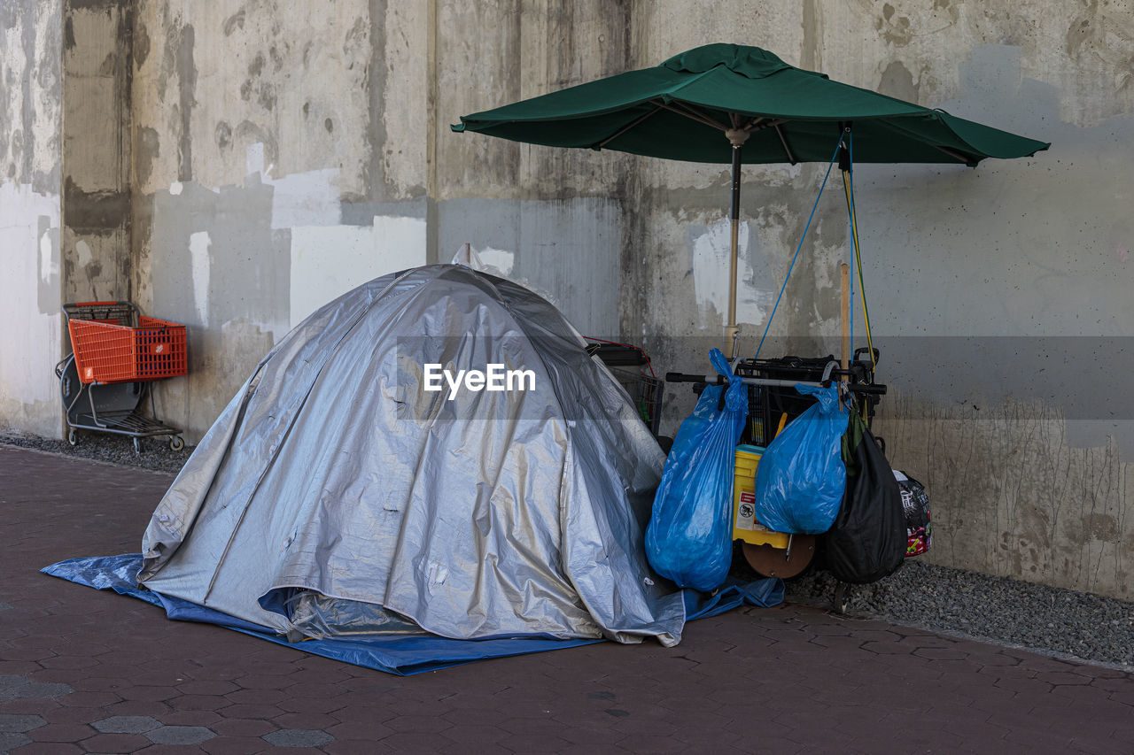 tent, blue, umbrella, architecture, protection, built structure, day, outdoors, no people, nature