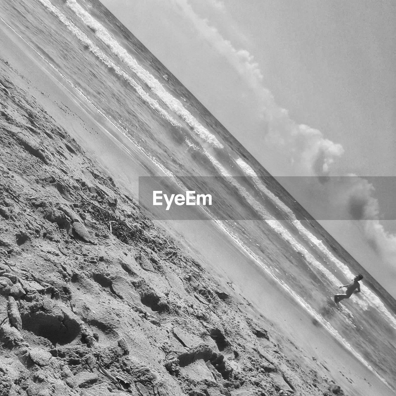 SCENIC VIEW OF BEACH BY SEA AGAINST SKY