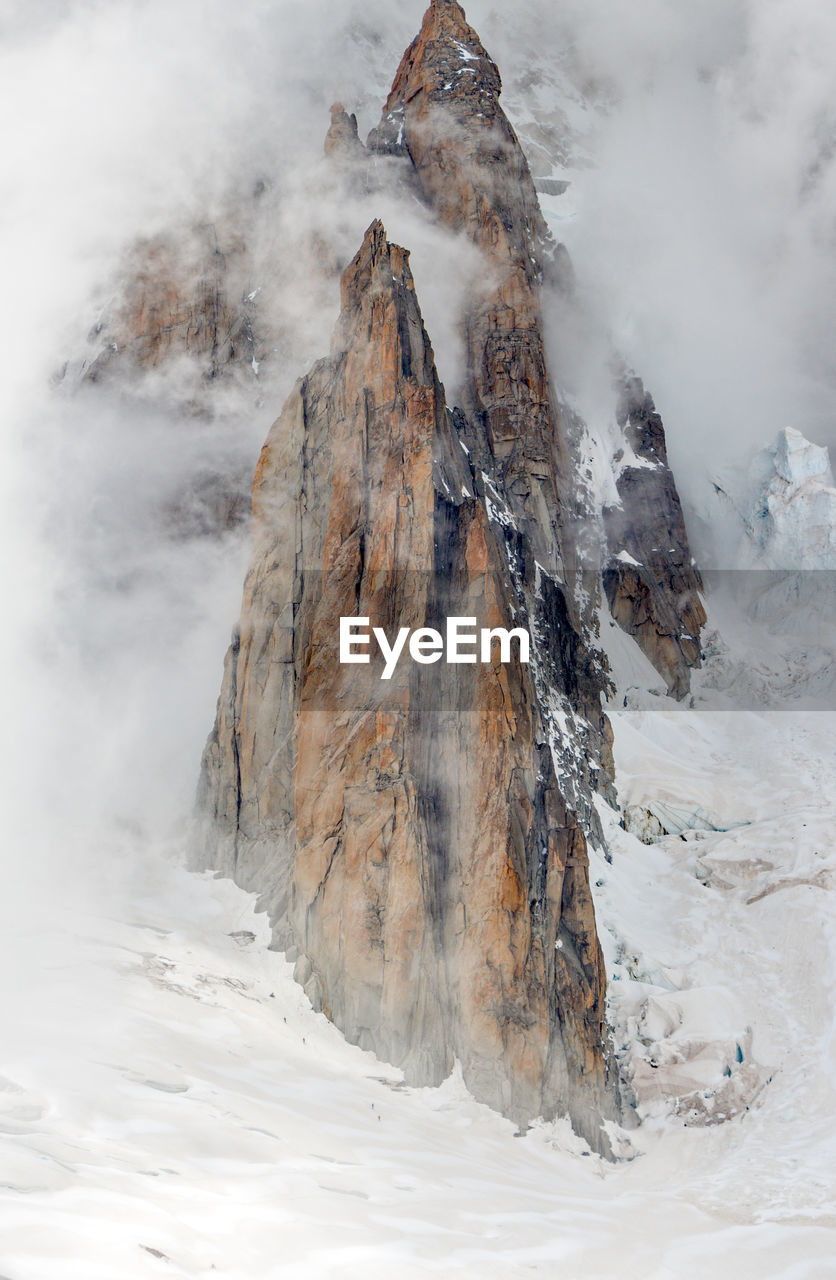 SCENIC VIEW OF SNOWCAPPED MOUNTAINS
