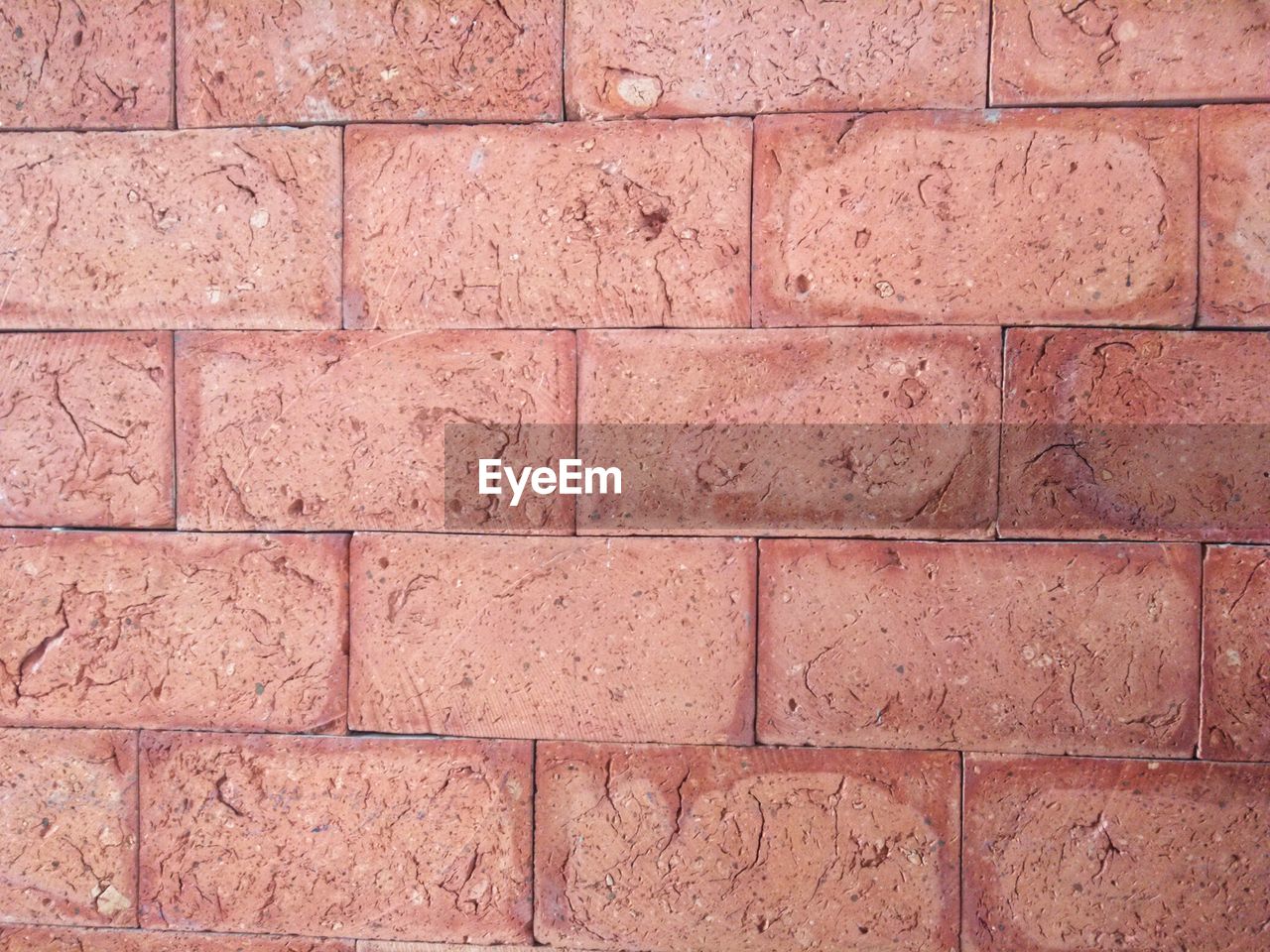 CLOSE-UP OF BRICK WALL