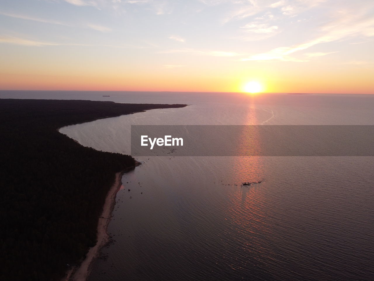 SCENIC VIEW OF SUNSET OVER SEA