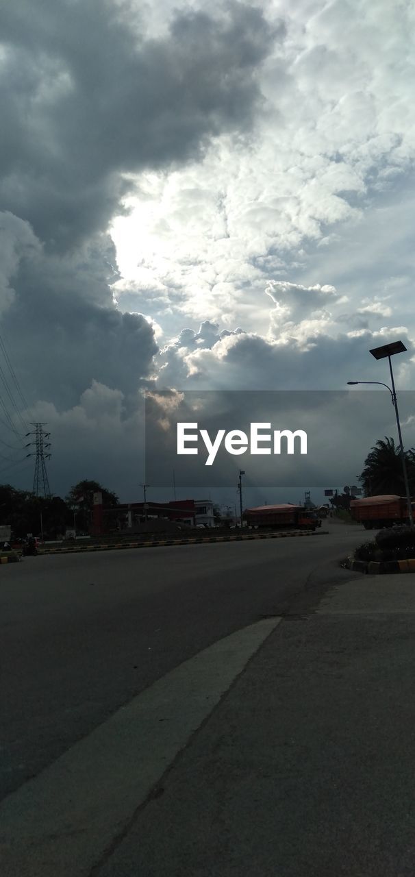 ROAD AGAINST SKY IN CITY