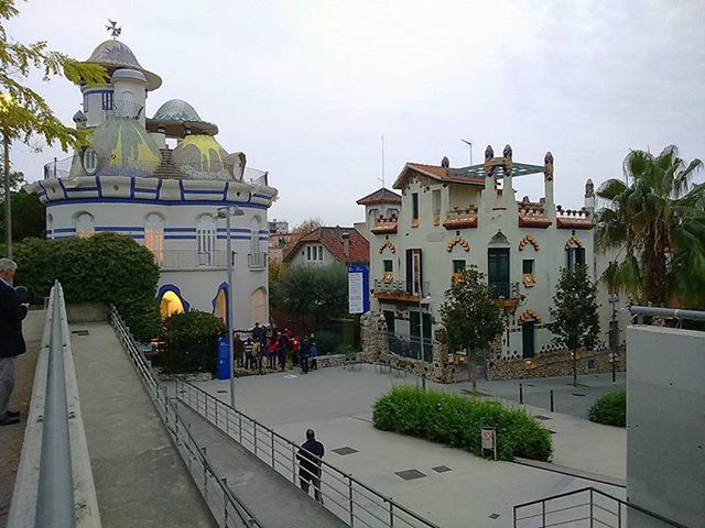 VIEW OF BUILDINGS AGAINST SKY