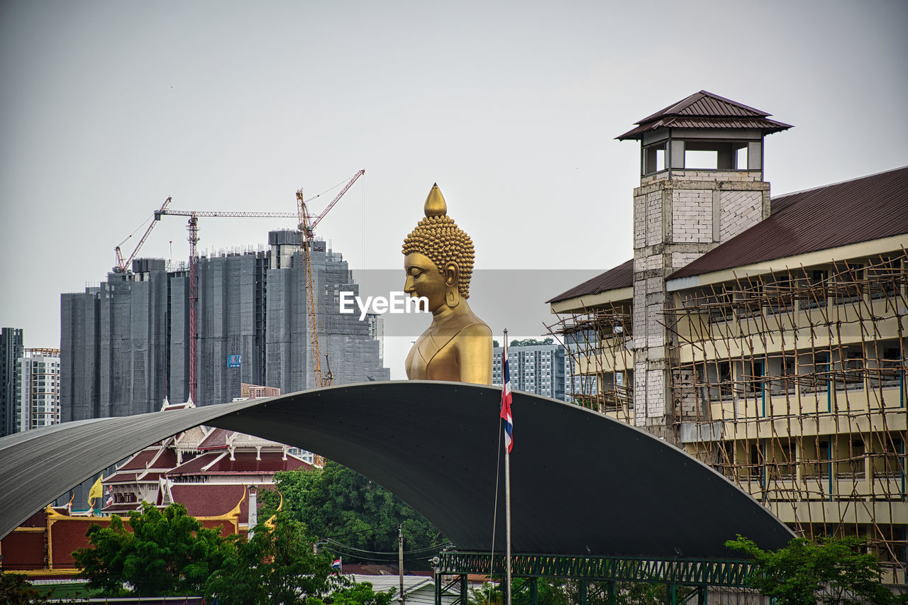 Giant golden buddha statue of dhammakaya thep mongkol buddha in wat paknam bhasicharoen temple