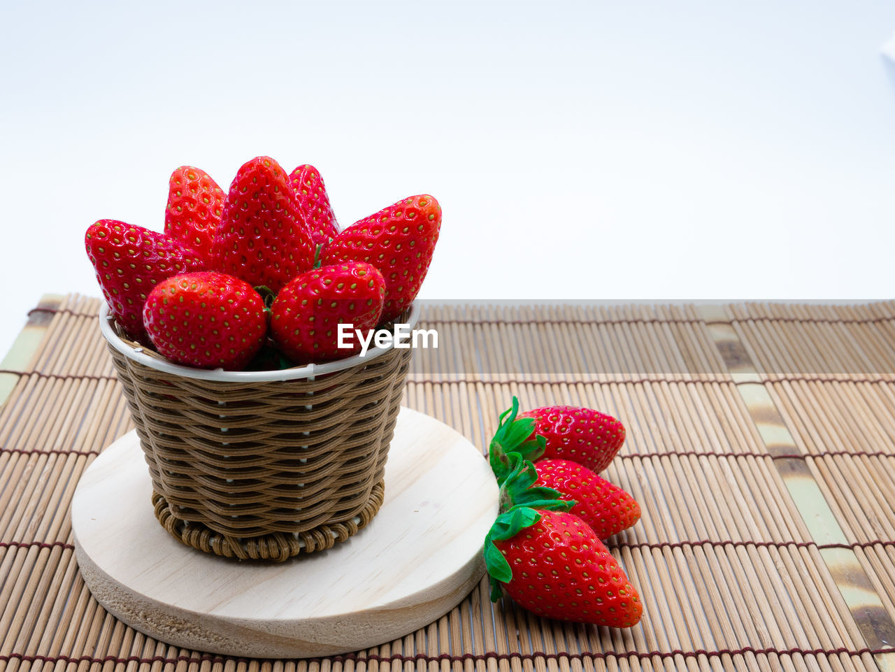 CLOSE-UP OF STRAWBERRIES ON TABLE