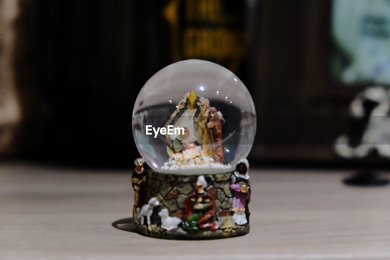 CLOSE-UP OF A CRYSTAL BALL WITH ICE CREAM