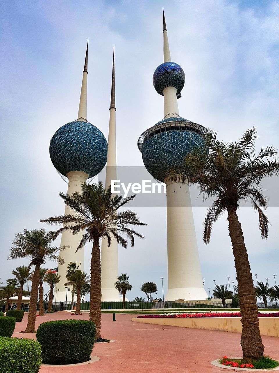 LOW ANGLE VIEW OF COMMUNICATIONS TOWER IN CITY