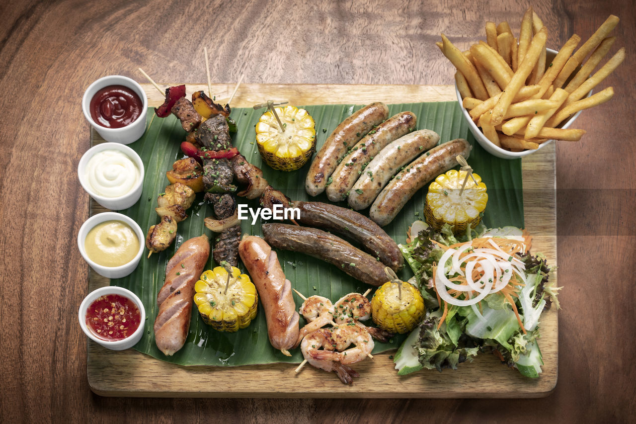 HIGH ANGLE VIEW OF VARIOUS FRUITS ON TABLE