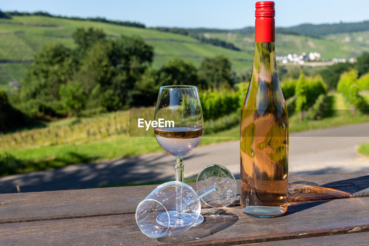 CLOSE-UP OF DRINK ON TABLE