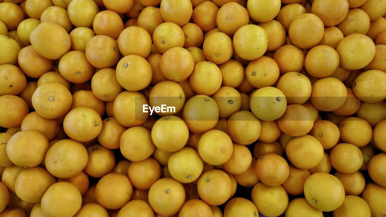FULL FRAME SHOT OF ORANGES FOR SALE