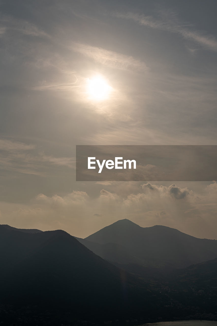 SCENIC VIEW OF SILHOUETTE MOUNTAIN AGAINST SKY AT SUNSET