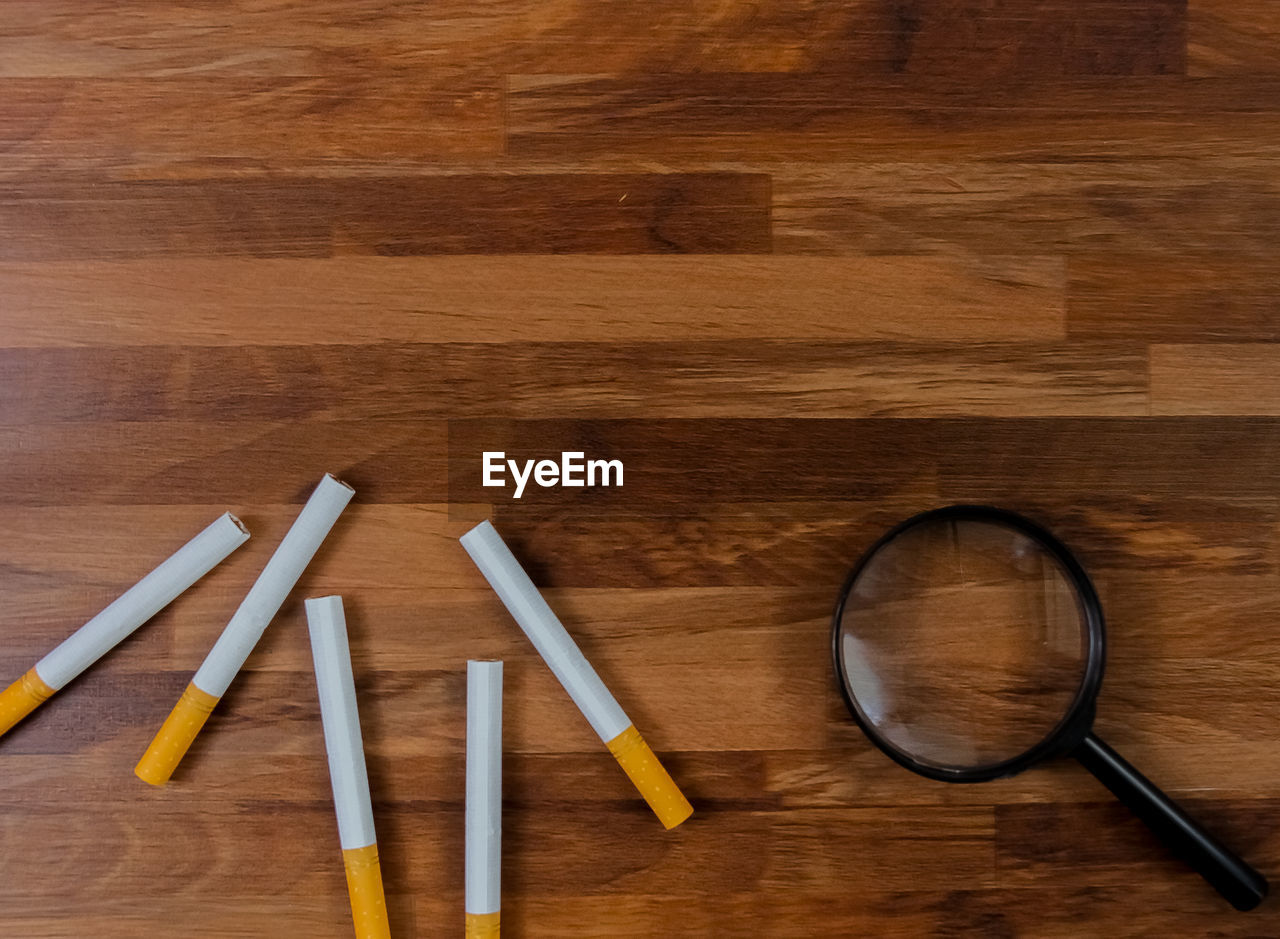 HIGH ANGLE VIEW OF PENCIL ON TABLE
