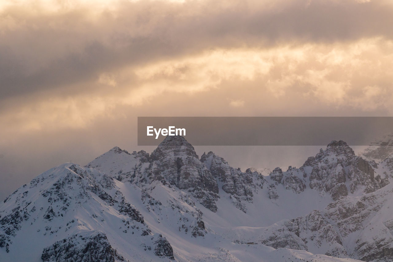SCENIC VIEW OF SNOWCAPPED MOUNTAIN AGAINST SKY DURING WINTER