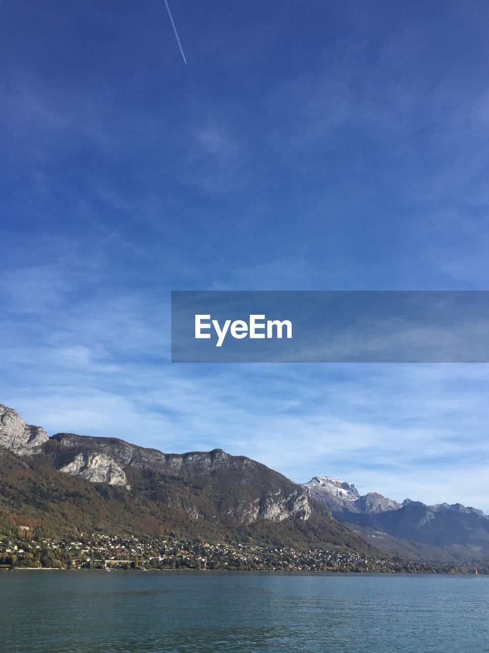 SCENIC VIEW OF SEA AGAINST BLUE SKY