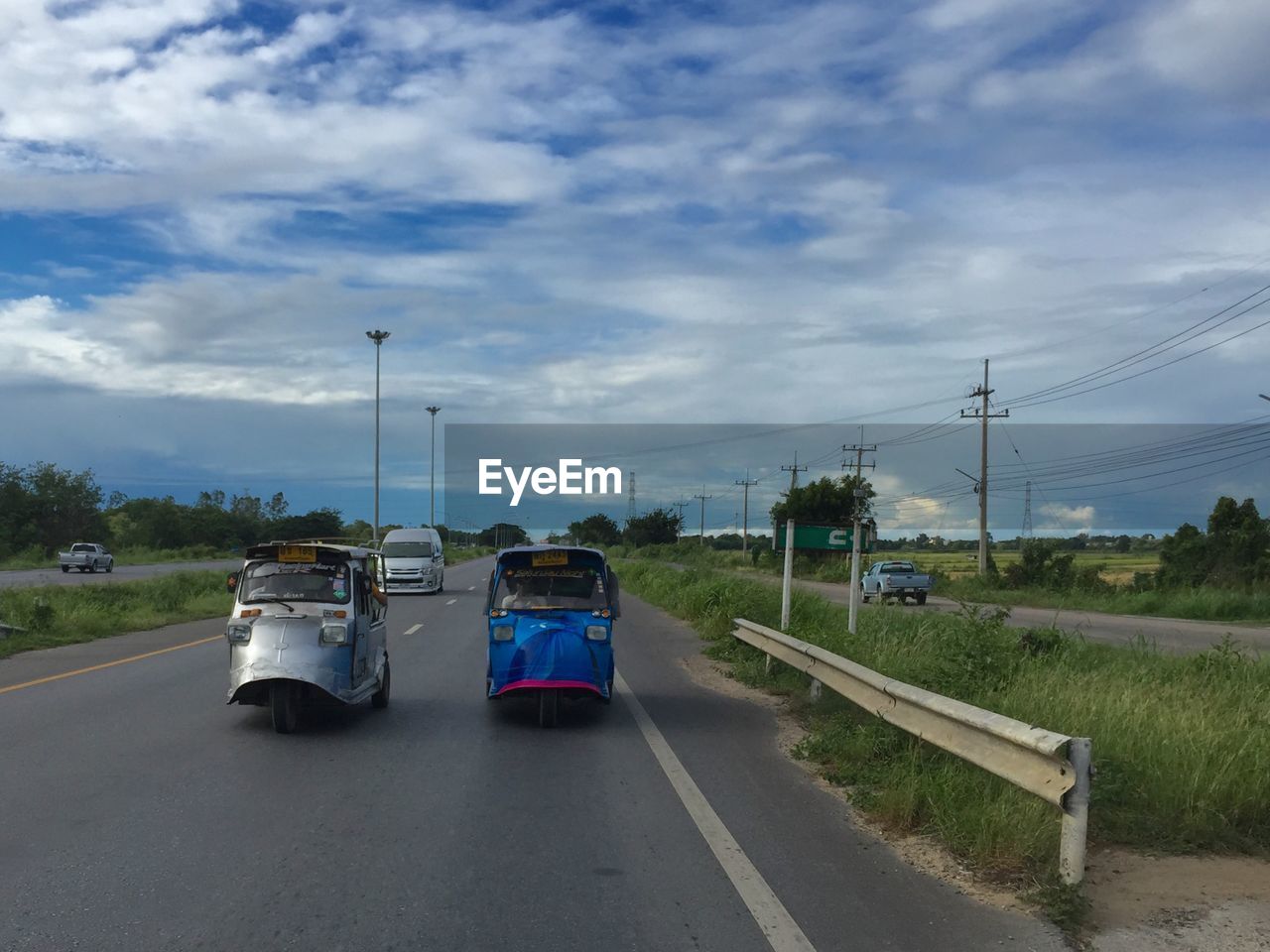 VIEW OF EMPTY ROAD AGAINST CLOUDY SKY