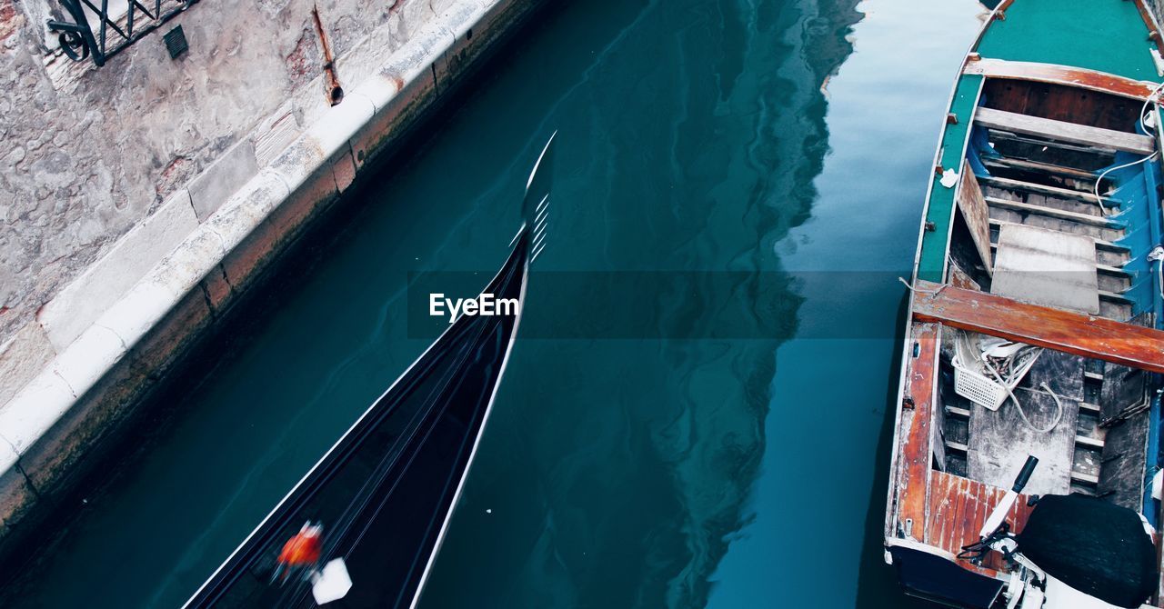 HIGH ANGLE VIEW OF BOATS MOORED IN CANAL