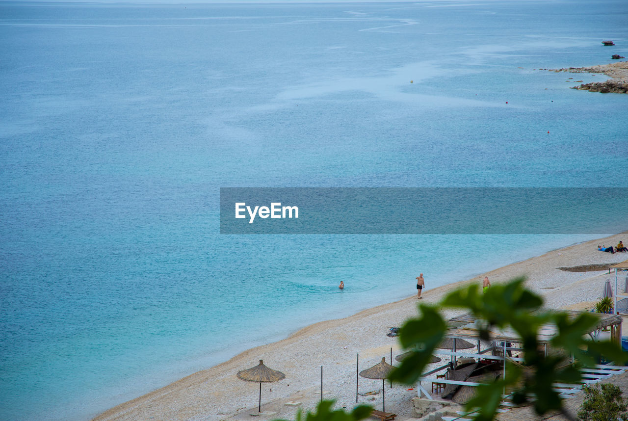 HIGH ANGLE VIEW OF SEA AGAINST SKY