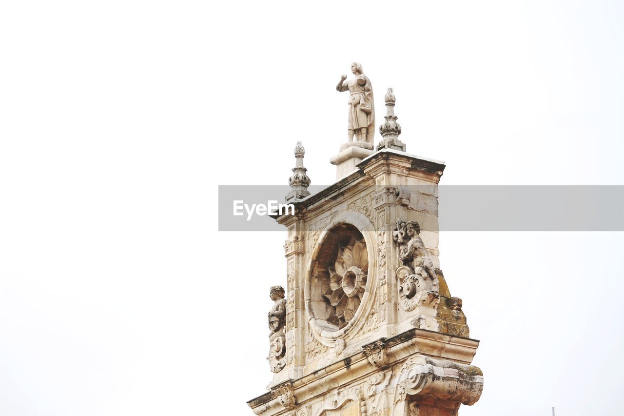 LOW ANGLE VIEW OF STATUE OF A TEMPLE