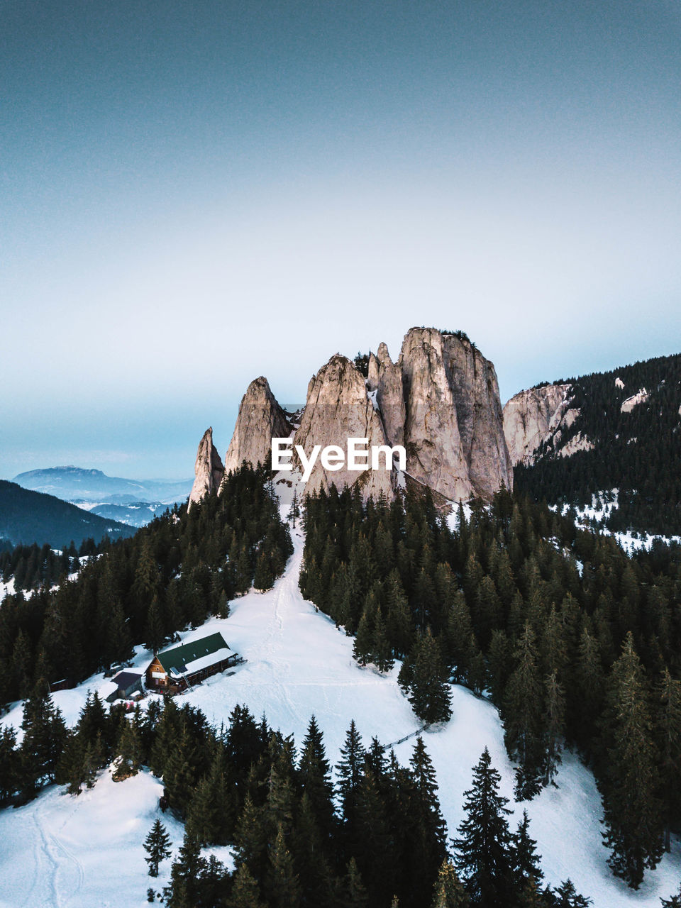 SCENIC VIEW OF MOUNTAIN AGAINST SKY