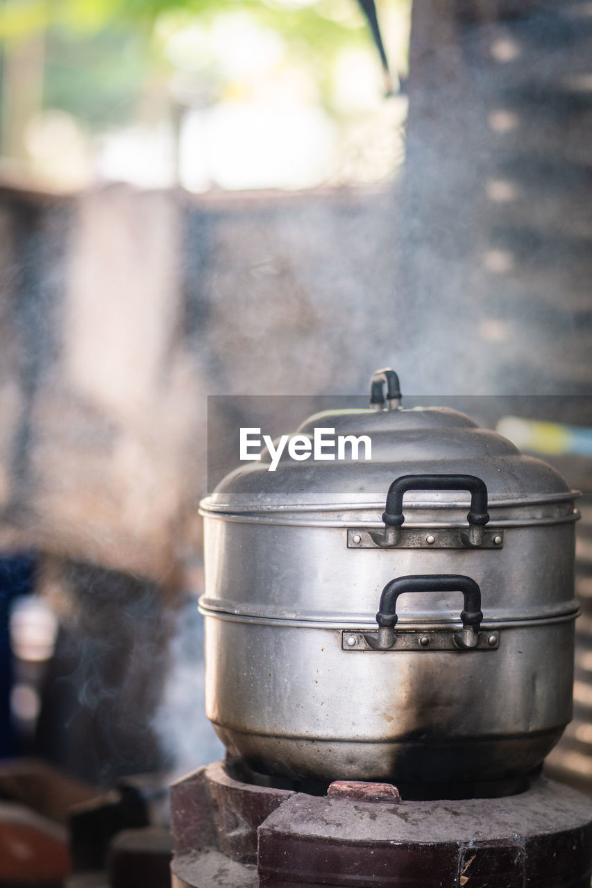 CLOSE-UP OF FOOD IN CONTAINER