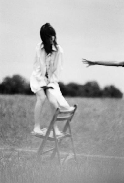 FULL LENGTH OF YOUNG WOMAN STANDING ON WALL