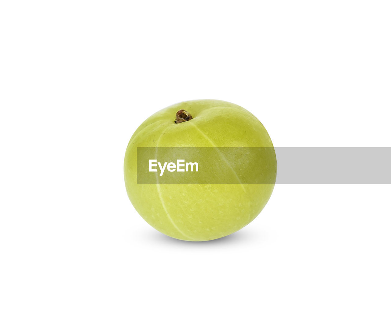 HIGH ANGLE VIEW OF APPLE ON GREEN BACKGROUND