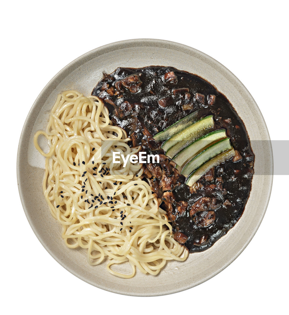 HIGH ANGLE VIEW OF BREAD IN PLATE