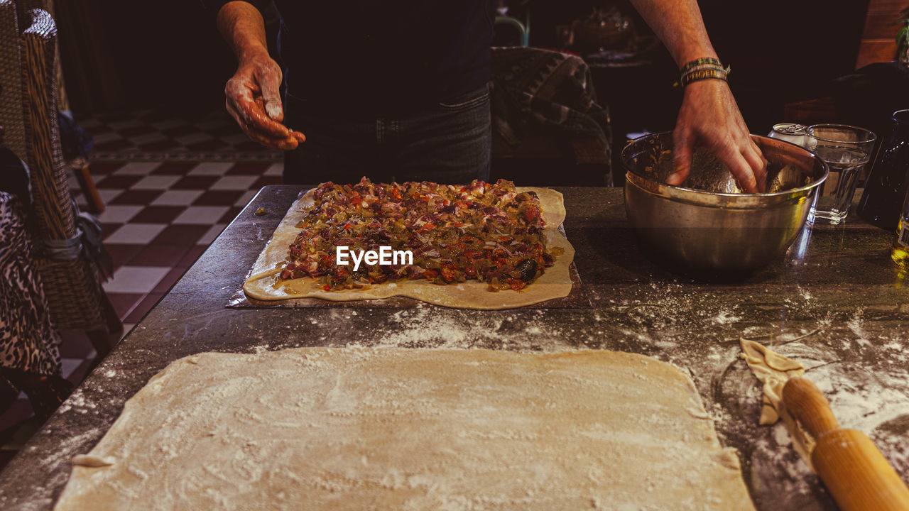 Preparing an empanada