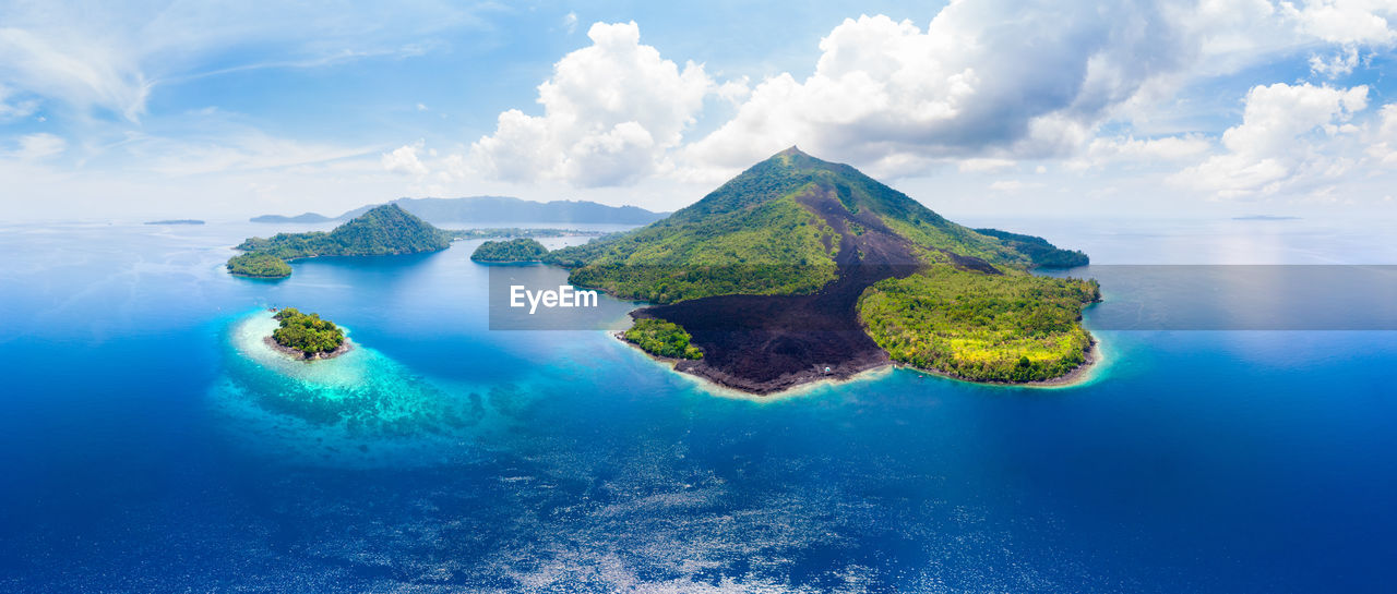 PANORAMIC VIEW OF BAY AGAINST SKY