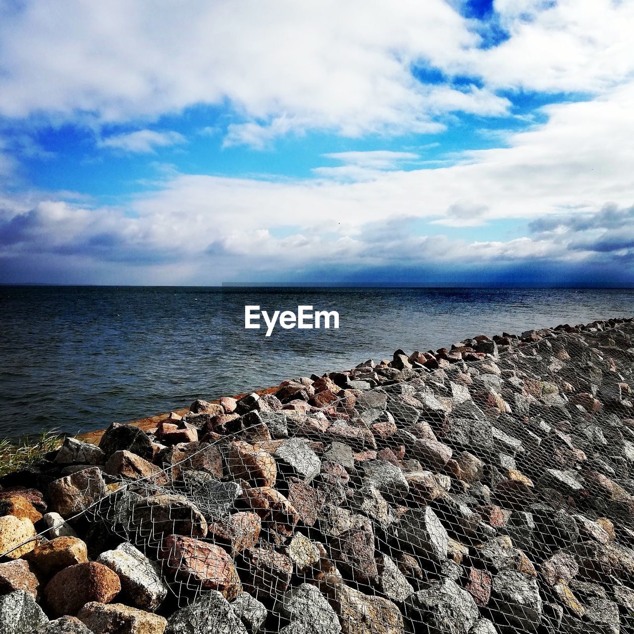 PANORAMIC VIEW OF SEA AGAINST SKY
