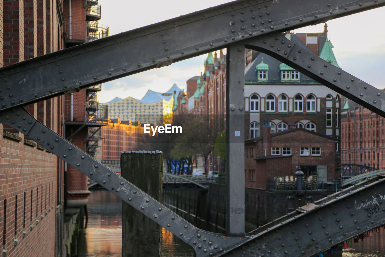 BRIDGE IN CITY AGAINST SKY