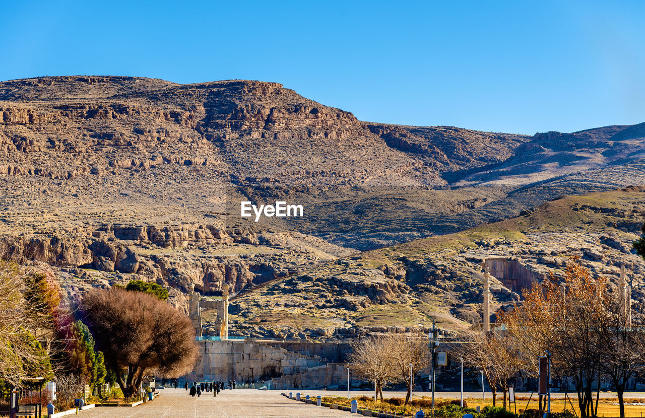 SCENIC VIEW OF MOUNTAIN AGAINST CLEAR SKY