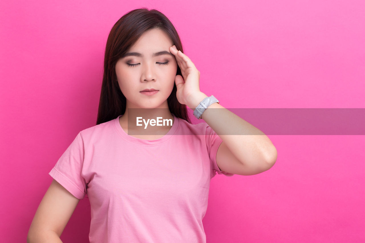 PORTRAIT OF A BEAUTIFUL YOUNG WOMAN WITH PINK EYES